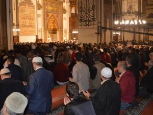 Regaip Kandilinde Ulucamii Doldu Taştı