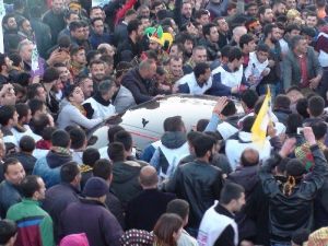 Selahattin Demirtaş Kartal’da Hdplilerle Buluştu