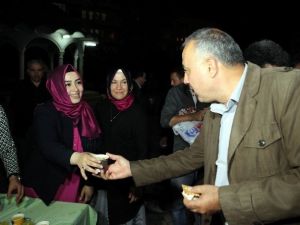 AK Parti Adayı Çelik, Kandil Şerbeti İkram Etti