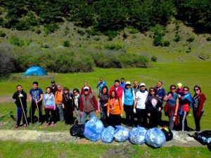 Üniversiteli Doğacılar Doğa Temizliği Yaptı
