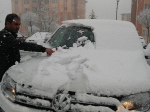Van’da Lapa Lapa Kar Yağışı