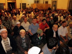 Regaib Kandili’nde Camiler Doldu Taştı