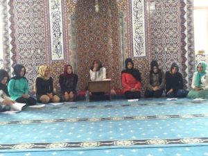 İmam Hatip Kız Öğrencileri Camide Kutlu Doğum Heyecanı Yaşattılar