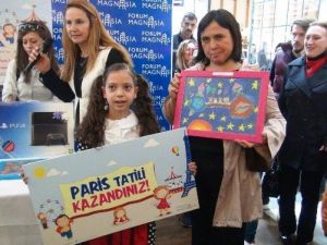 Minik Esin Çizdiği Resimle Paris Tatilini Kazandı