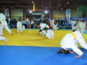 Çocuk Fuarında Eskrimden Satranca Her Branş Bulunuyor