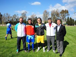 Seferihisar’da Teos Masterlar Futbol Turnuvası Başladı