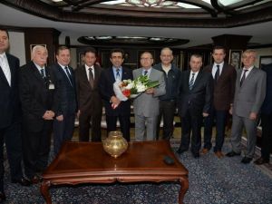 Kandıralılar Derneği Vali Güzeloğlu’nu Ziyaret Etti