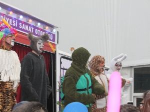 Başkan Sekmen’den Çocuklara ’Sanat Otobüsü’ Hediyesi