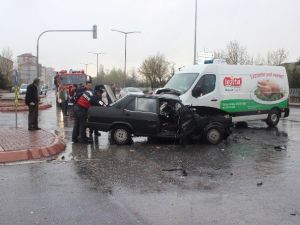 Kayseri’de Kaza: 2 Yaralı