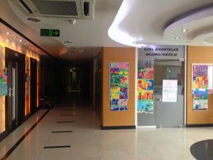 Çocukların Hayalindeki Dünya Hastane Koridorlarını Süslüyor