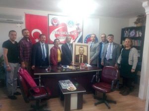 Eskişehir Türkav’dan Türk Eğitim Sen’e Ve Türk Sağlık Sen’e Fotoğraflı Plaket Ödülü