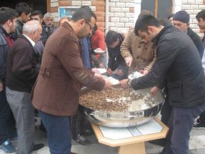 Niksar Ülkü Ocağı’ndan Regaip Kandili Pilavı