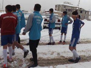 Şampiyon Futbolcular Kar Kış Demeden Yarı Finallere Hazırlanıyor