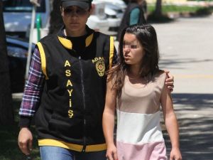 Kapıdan Satış Bahanesiyle Girdiği Evden Cep Telefonu Çaldı