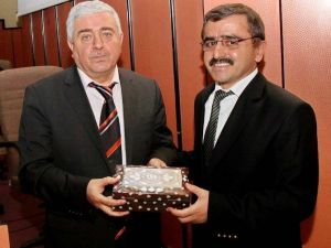 GAÜN’de “Bilimsel Anlayışlar Açısından Doğu-batı Etkileşimleri” Konferansı