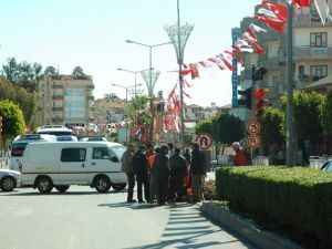 Çiçekleri Sulayan Belediye Görevlisine Kamyonet Çarptı