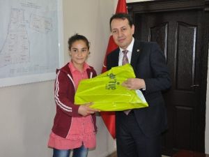 Derik’li Atlet Kaymakam Sündük’ü Ziyaret Etti