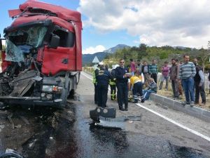 Seydikamer’de Tır Kamyona Çarptı:1 Yaralı