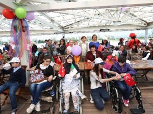 Sevgi Dolu Kalplere Özel Kutlama