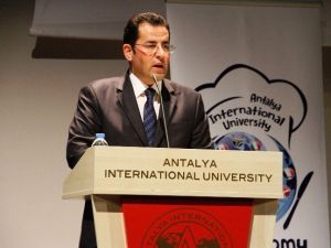 Uaü’de "Bir Konu İki Seminer"