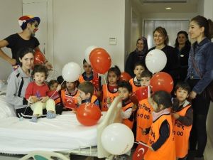 Çocuklar Bayramı Hastalarla Kutladı