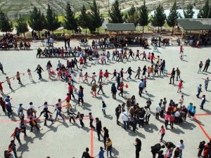 Öğrenciler Çocuk Şenliğinde Doyasıya Eğlendi