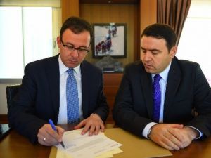 Ağrı’ya 10 Adet Halı Saha Yapılacak