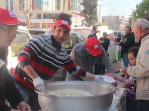 Türk Kızılayı Bilecik Şubesi Üç Aylarının Gelmesi Münasebetiyle Pilav Dağıttı