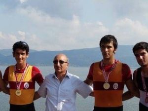 İhlas Koleji Öğrencisi Sabri Sevniş Takımıyla Kürekte Türkiye Şampiyonu Oldu