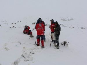 Kar Yağışı Nedeniyle Dokuz Çoban Ve Beraberindeki Bin 800 Küçükbaş Hayvana Halen Ulaşılamıyor