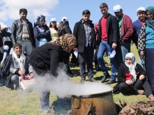 Üniversiteliler Oylum Köyünde Lebeniye Gününde