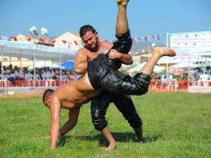 Seferihisar’daki Güreş Turnuvası Ünlü Şampiyonları Buluşturacak
