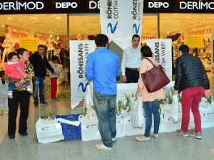 Rönesans Eğitim Vakfı Adana’da Fidan Dağıttı