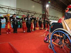 İkiz Kardeşini Yalnız Bırakmadı