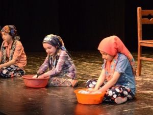 Minik Dramacılar Hünerlerini Sergiledi