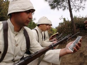 Gelibolu’ya Gelenleri 1915 Dönemi Kıyafetli Askerler Karşıladı