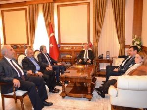 AK Partili Adaylar, Vali Kamçı’yı Ziyaret Etti
