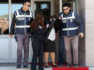 Yozgat’ta Kadın Hırsız Üzerinde 100 Bin Lira Değerinde Altınla Yakalandı