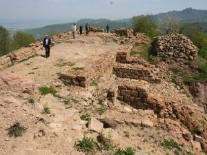 Tarihi Kurul Kalesi Turistlerin Gözdesi