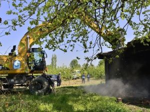 Madde Bağımlılarının Meskeni Olan Metruk Binalar Yıkılıyor