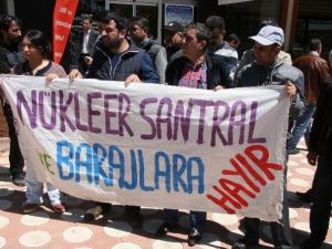 Ekoloji Meclisi Üyeleri Nükler Santrallere Tepki Gösterdi
