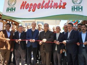İHH, Mülteciler Ve Yetimler Yararına Kermes Düzenledi