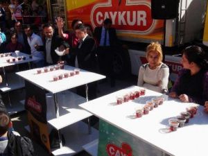 Diyarbakır’da ‘Çay İçme Yarışması’ Düzenlendi
