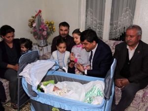 Başkan Fadıloğlu, 2015 Yılının 5 Bininci Şanslı Bebeğini Ziyaret Etti