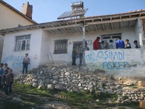 Yozgat’ta Sobadan Zehirlenen Anne Ve 2 Kardeş Gözyaşları Arasında Toprağa Verildi