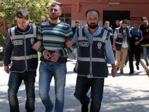 Araçları Kundakladılar, Güvenlik Kamerasından Yakalandılar