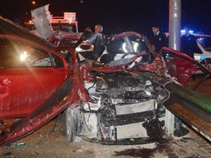Bursa’da Bariyere Çarpan Otomobil İkiye Bölündü: 1 Yaralı