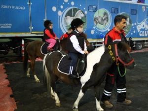 Çocuk Fuarında Midilli Turu