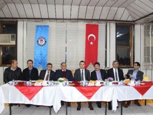 Eğitim Bir Sen Üyeleri Yemekte Buluştu