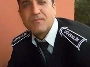 Madde Bağımlıları Güvenlik Görevlisini Yüzünden Jiletledi